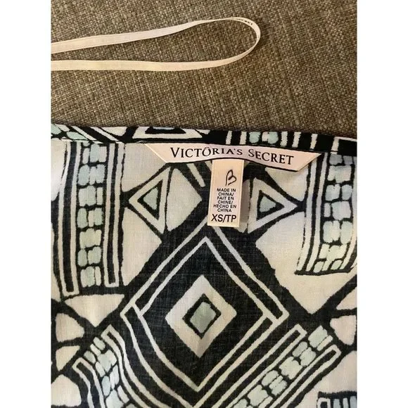 Victorias Secret Size XS Kimono Shaw Fringe Bottom Geometric Lightweight - Picture 6 of 6